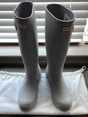 Hunter Original Tall Waterproof Rain Boot, size 6